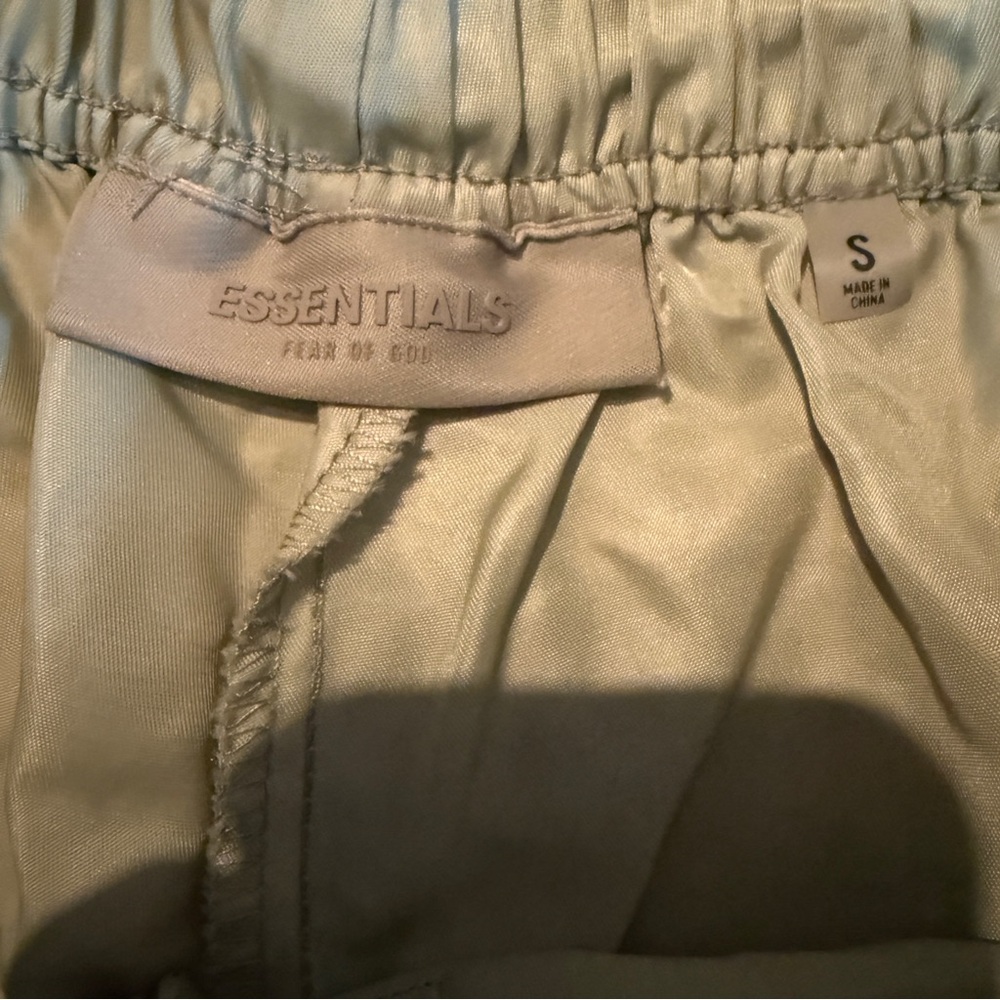 Fear of God Essentials Shorts Unisex Size Small Beige Nylon Athletic - Picture 5 of 8